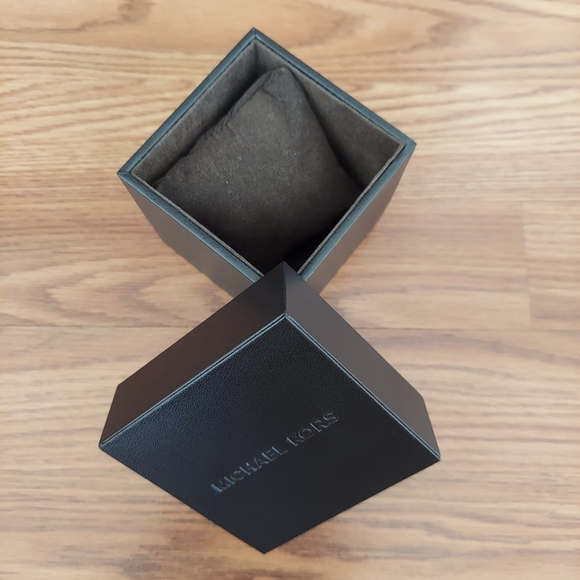 Michael Kors Hardcase Leather Watch Box - Picture 2 of 7